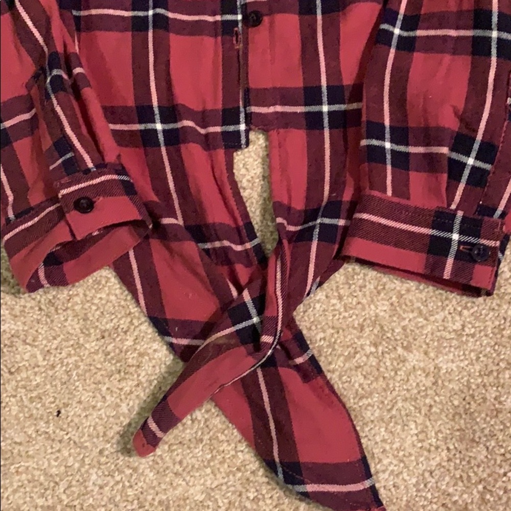 🌼🔥Sale🔥 NWT Front knot plaid flannel🌼 - Picture 4 of 6